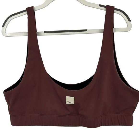 Vuori Sports Daily Bra Womens Medium Red Scoop Neck Yoga Athletic Pads Included - Picture 2 of 5
